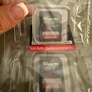 NWT (2) SanDisk Extreme PRO 128GB SDXC Memory Card 170MB/s Class 10 U3 V30
